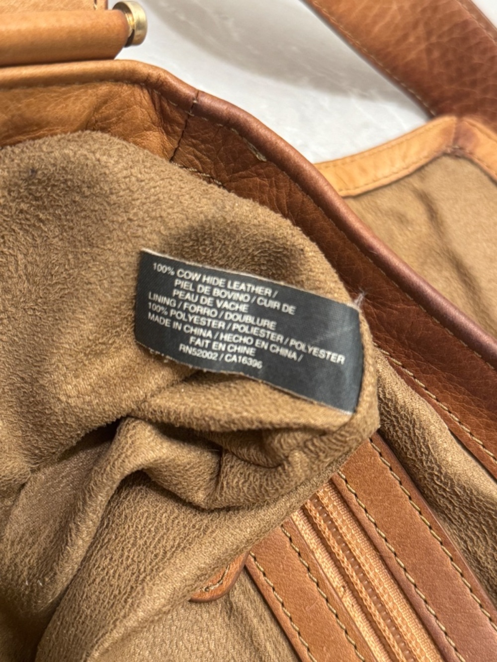 Classic Women's Leather Shoulder Bag in Tan - Picture 7 of 16